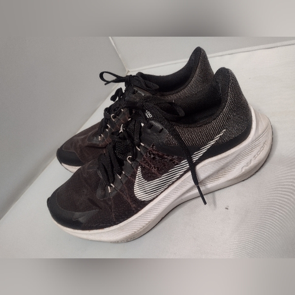 Nike Women's Air Zoom Winflo 8 Running Sneakers Size 9  Shoe Black P - Picture 1 of 10